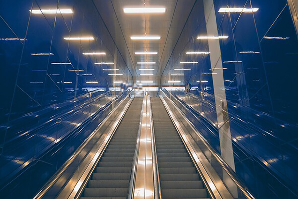 智慧高鐵站的內部